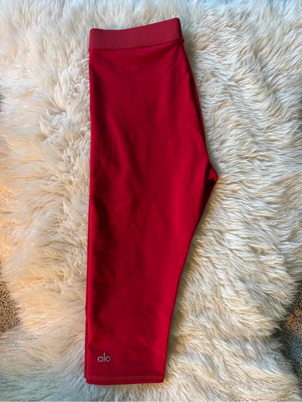 ALO Cropped Red Capri Leggings